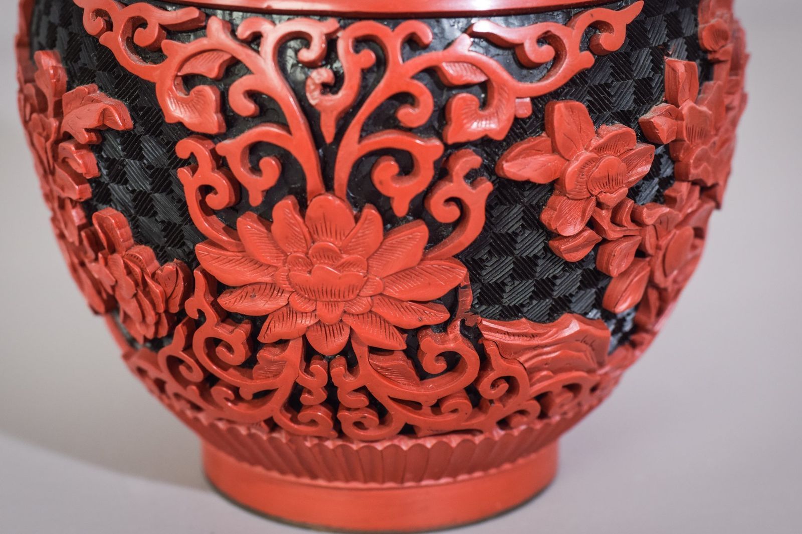 photo furniture Gesneden En Gelakt Chinese Gemberpot