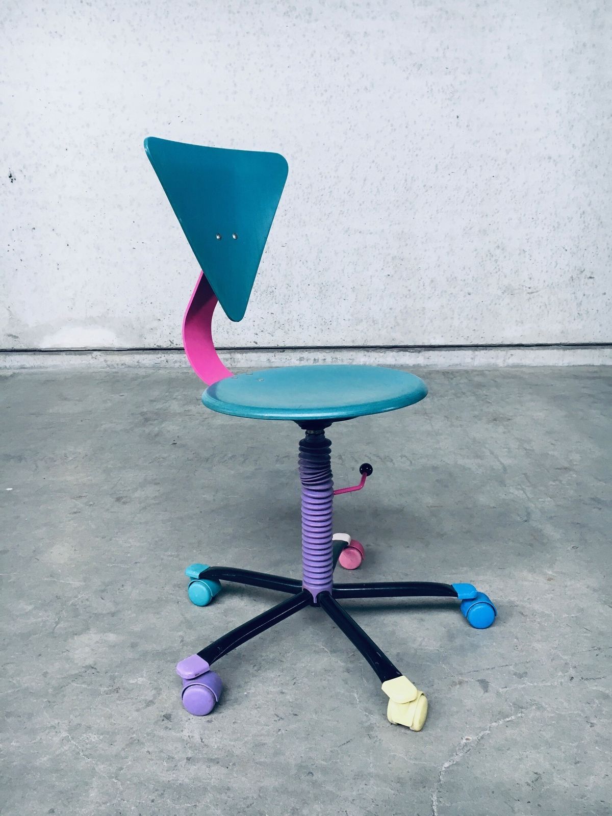 photo furniture 1980's Memphis Design Style Colorful Desk Office Chair