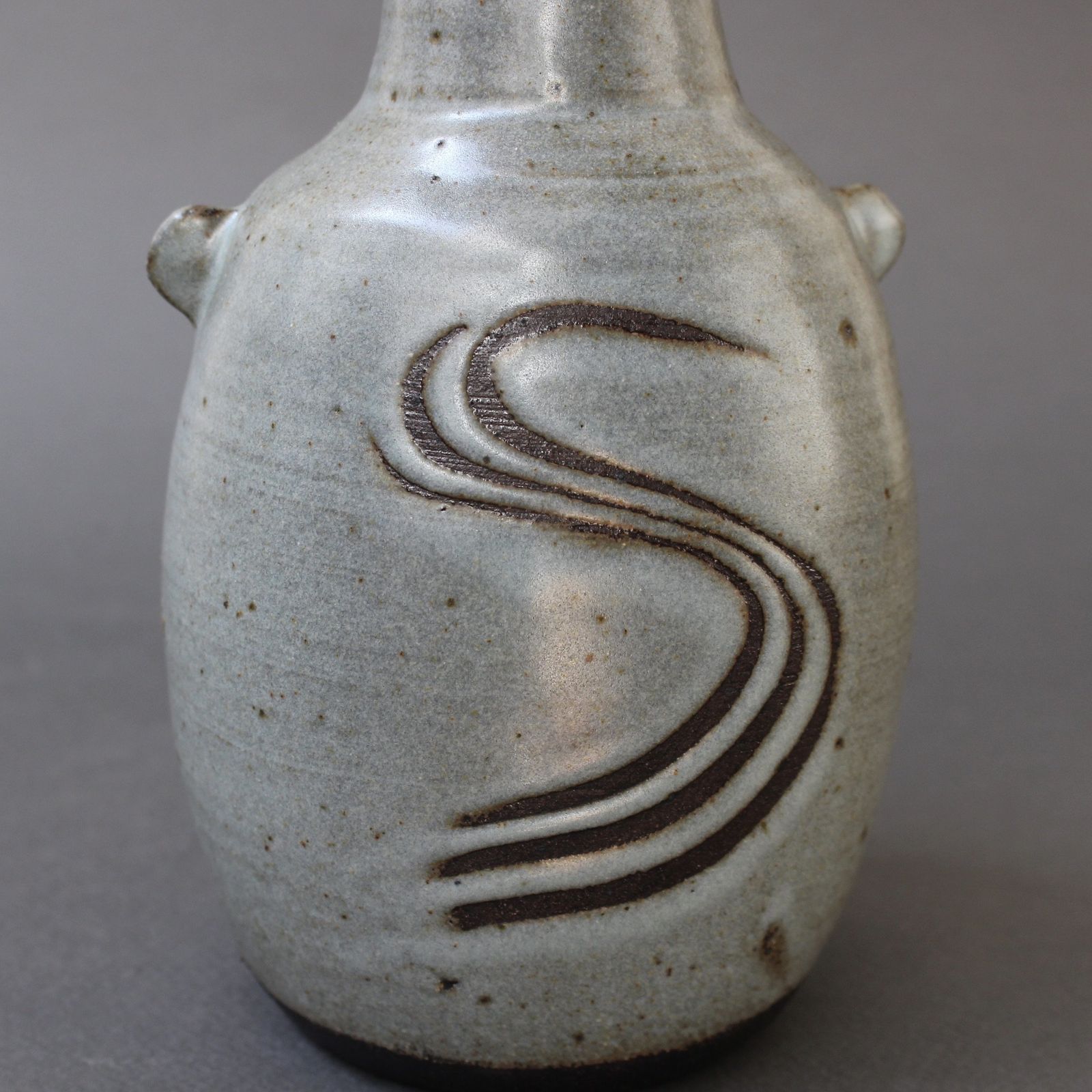 photo vinterior Japanese Style Ceramic Vase With Lugs By Janet Leach (1981)