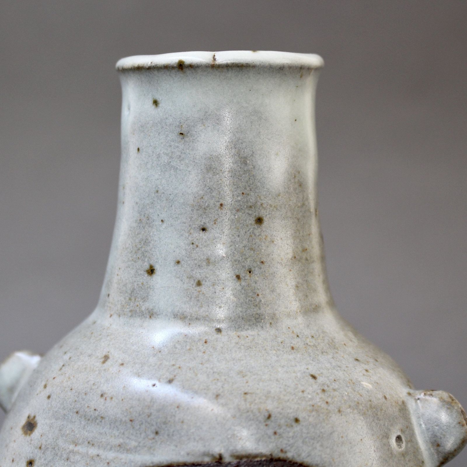photo vintage Japanese Style Ceramic Vase With Lugs By Janet Leach (1981)