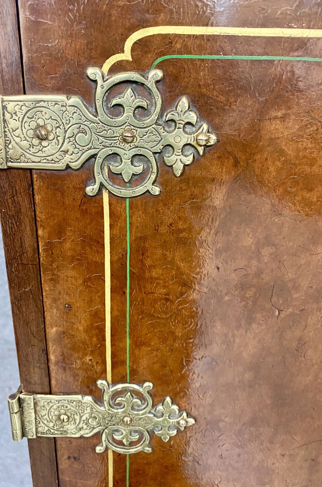 Highly Decorative Walnut Cocktail Cabinet photo 1293.0