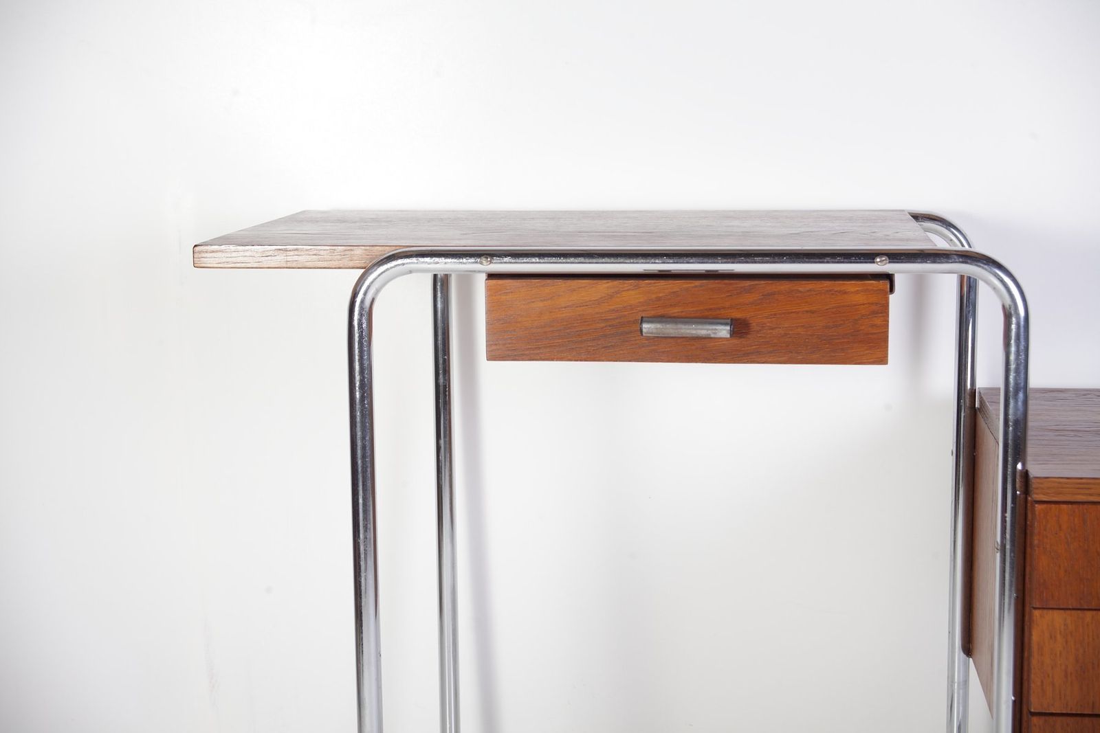 Buisvormige Chromen Tafel Of Bureau Van Kovona, Ca. Jaren 1950 photo furniture