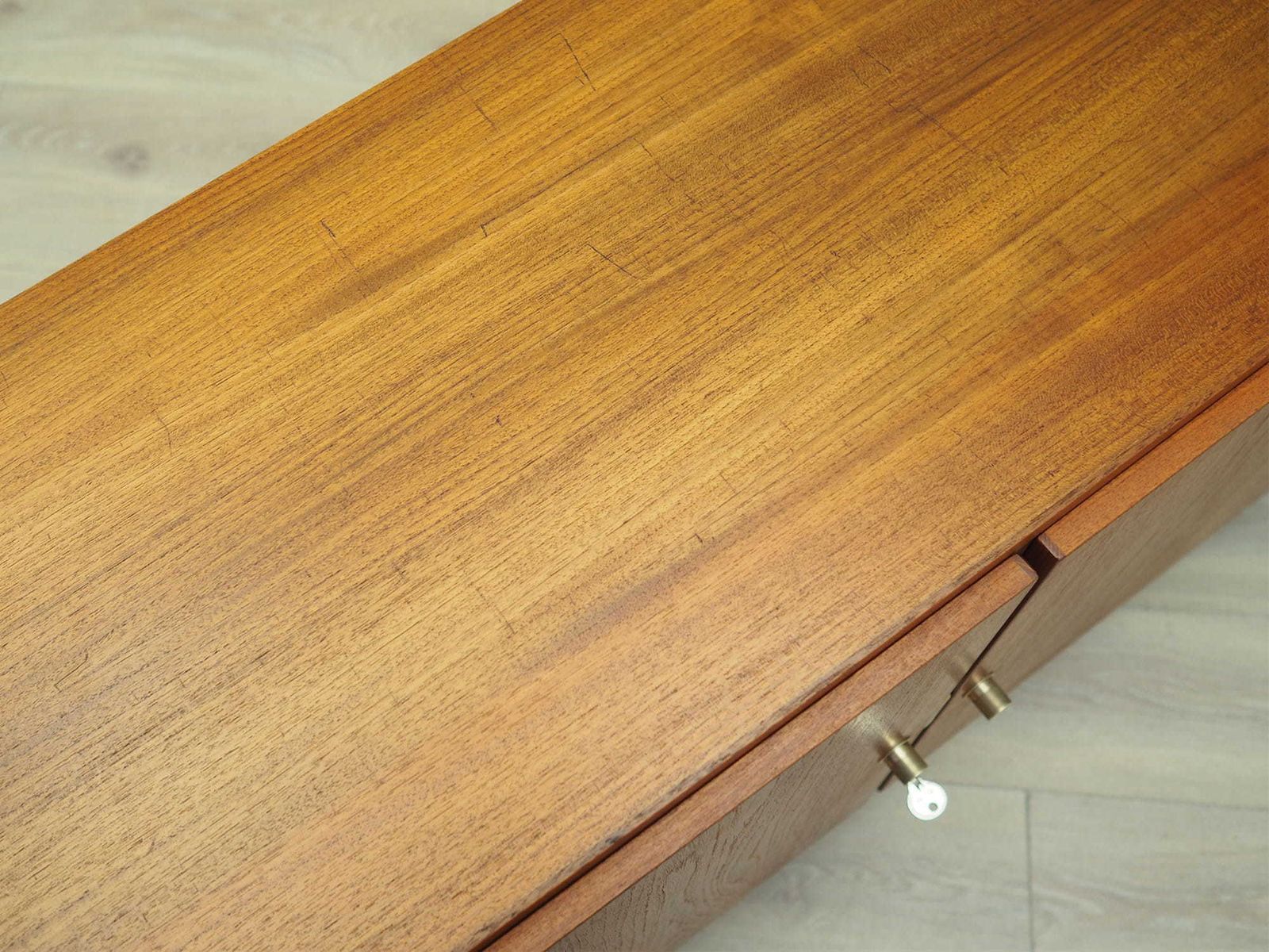photo furniture Teakhouten Dressoir, Deens Design, Jaren 1970, Productie: Denemarken