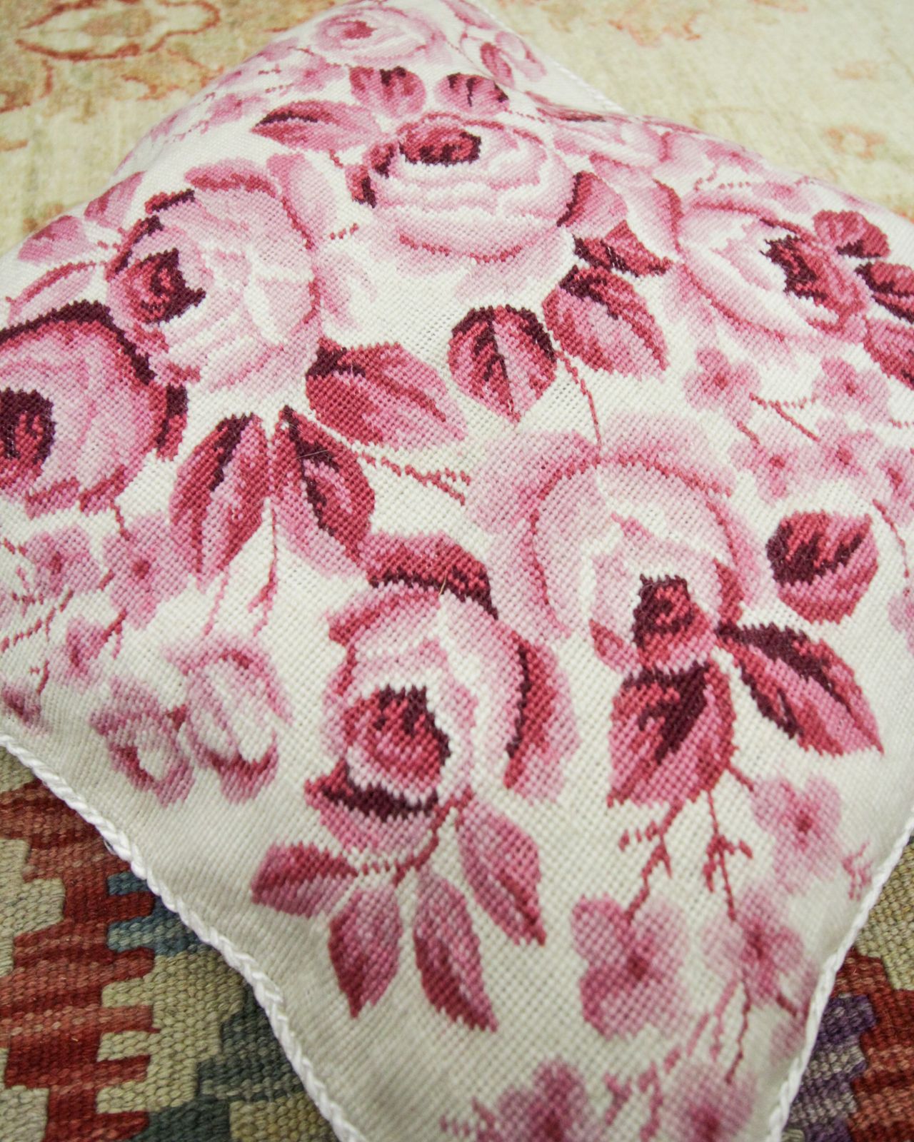 Pair Of Floral Needlepoint Cushion Covers Handmade Wool Scatter Pillows Case photo Textiles