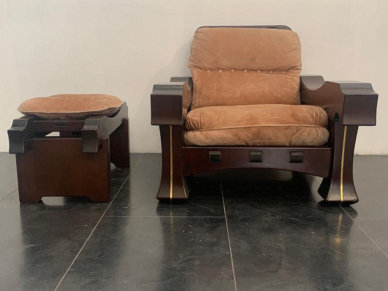 photo vintage Armchair With Footstool By Luciano Frigerio, 1960s