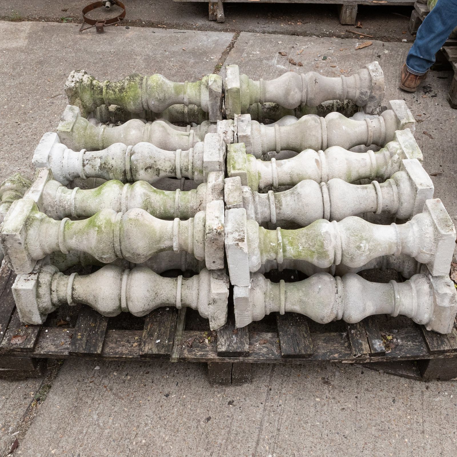 photo vintage Antique Portland Stone Balustrades (Set Of 24+)