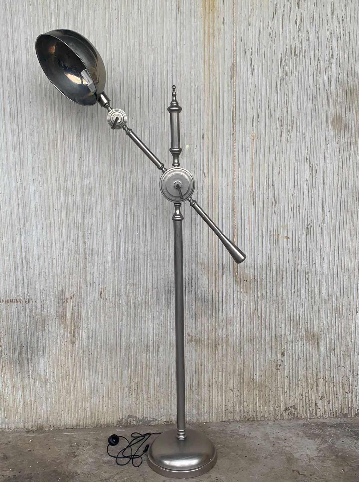 Lampadaire industriel mid-century modern, entièrement réglable photo buy