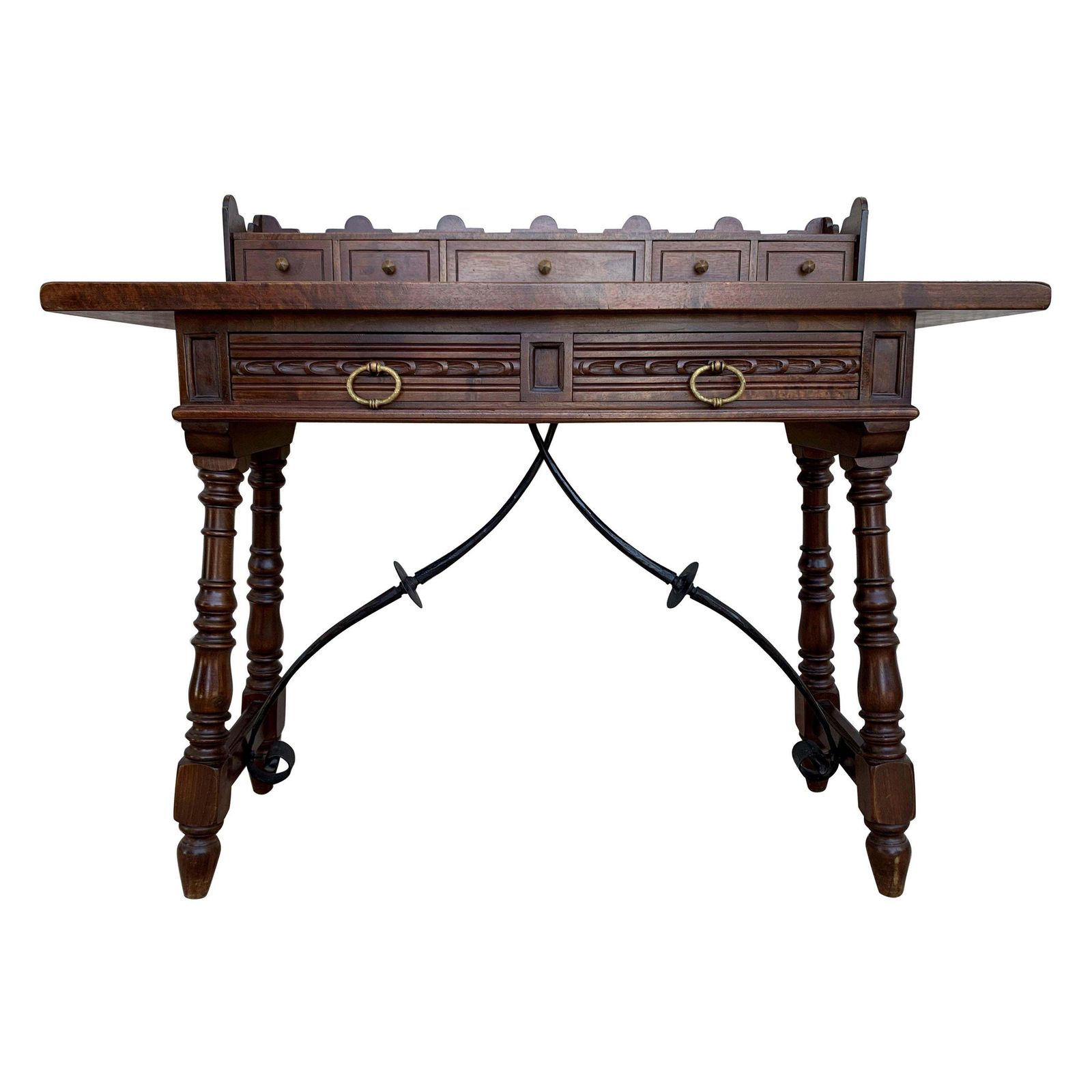 Bureau de dame ou console catalane en noyer sculpté et entretoise en fer