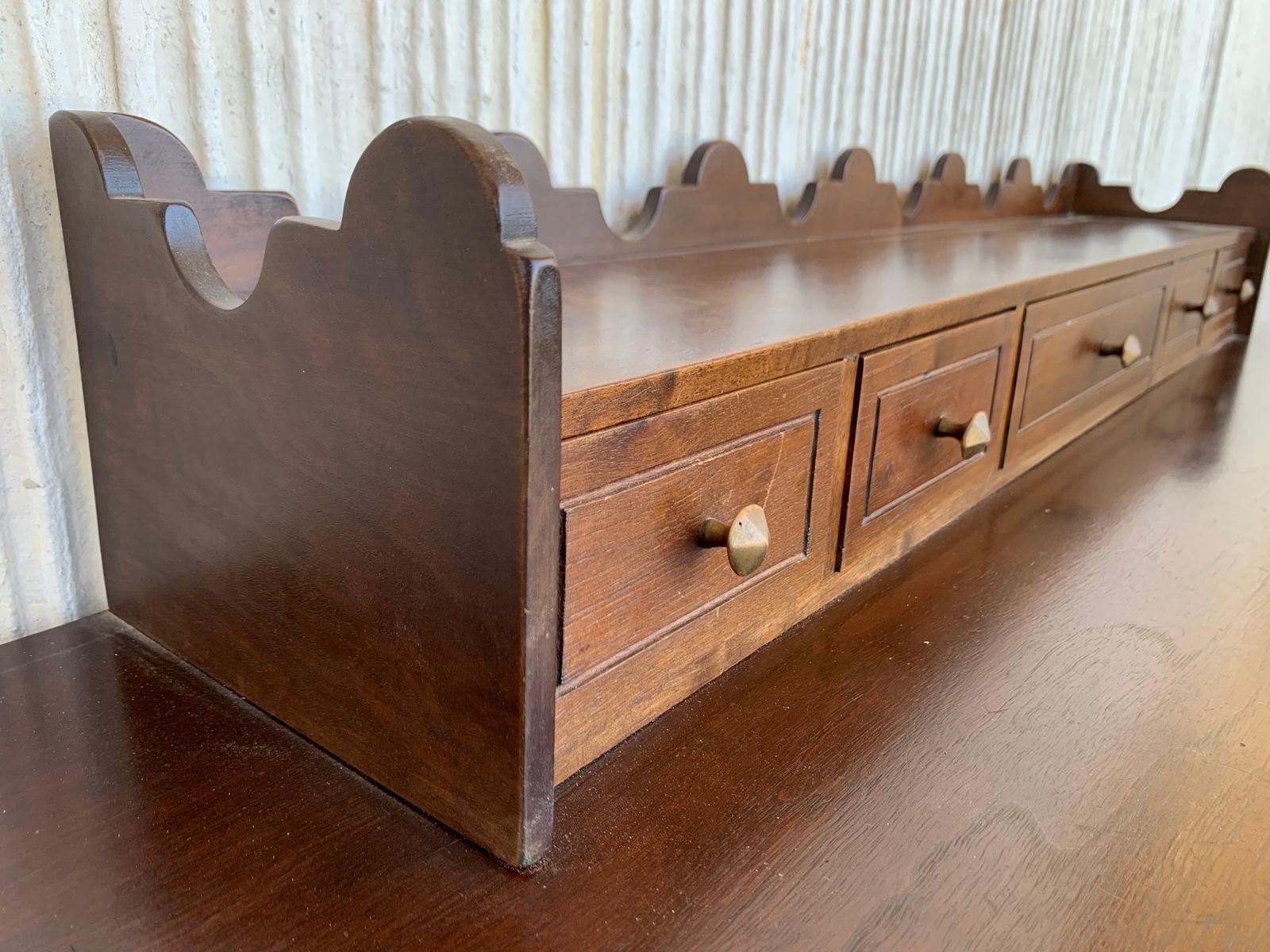 photo for sale Bureau de dame ou console catalane en noyer sculpté et entretoise en fer