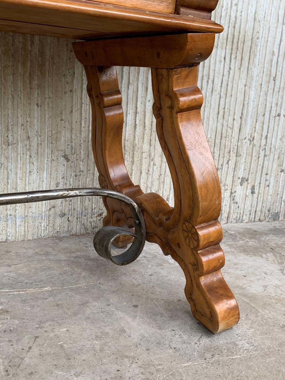 photo for sale Banc espagnol ou console basse à tiroirs, pieds en lyre et entretoise en fer