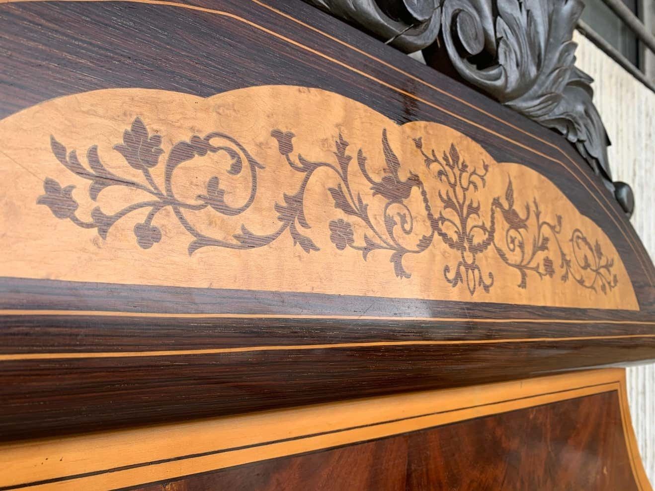 photo furniture Italian Antique Victorian Carved Walnut Highback Full Bed Lincoln Style