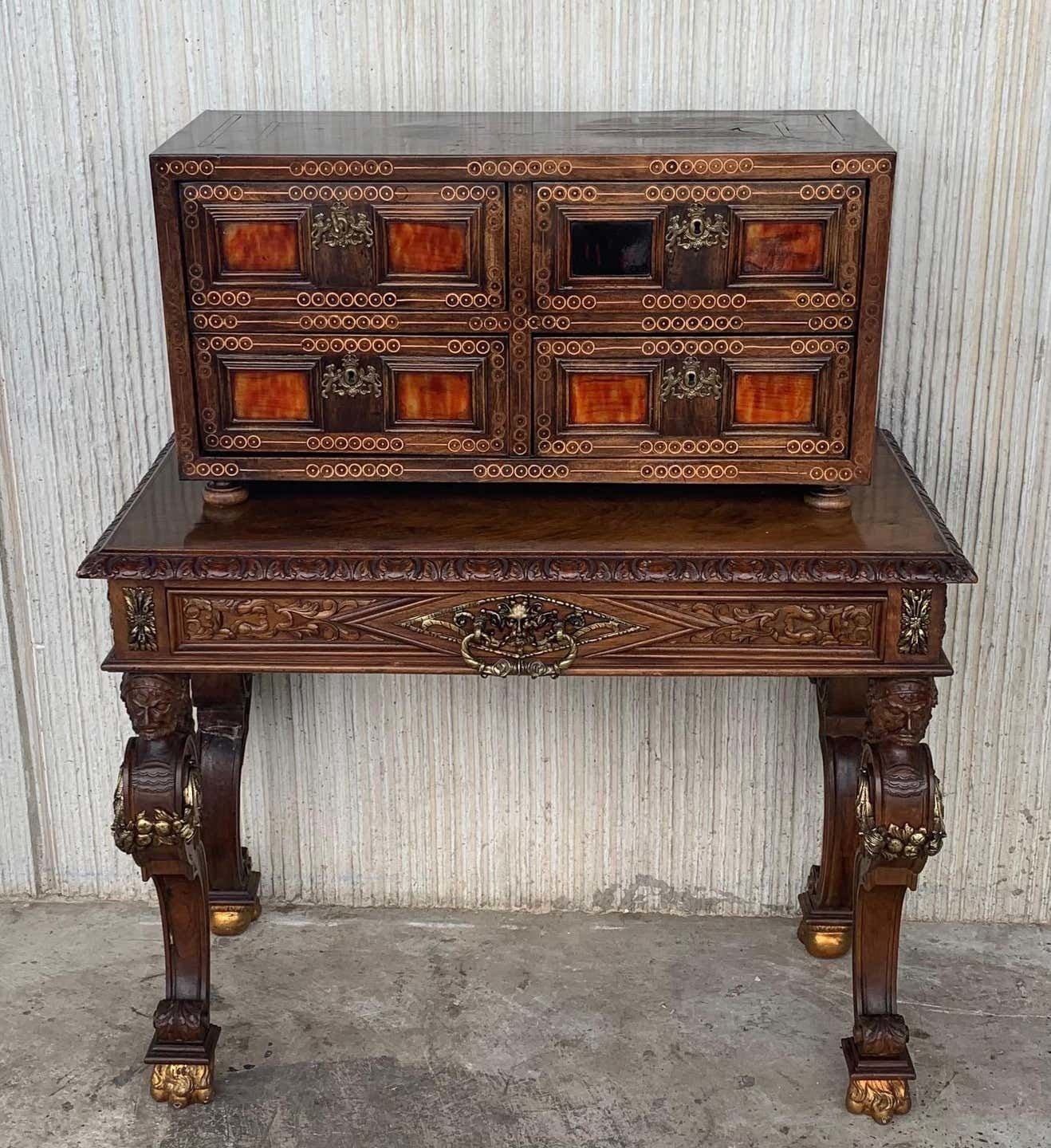 Cabinet sur piédestal italien du XXe siècle, bargueño baroque avec incrustations et montures photo furniture