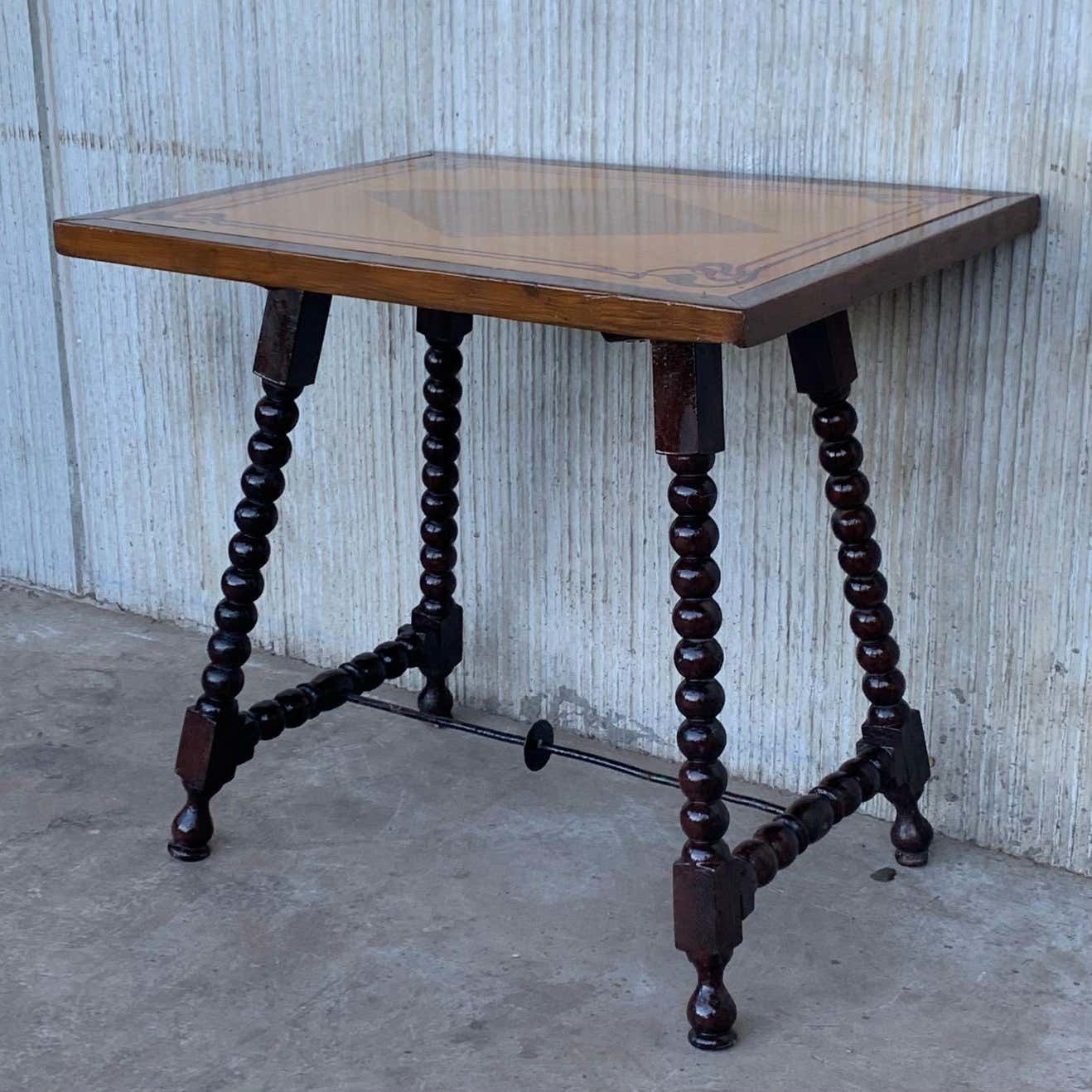 Table d'appoint baroque espagnole, marqueterie et plateau peint, XIXe siècle photo Mobilier