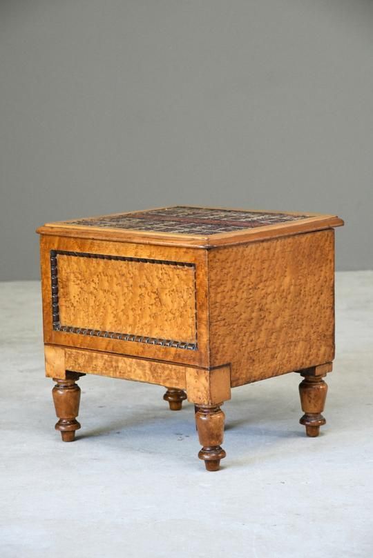 Victorian Birds Eye Marble Step Commode. photo vintage
