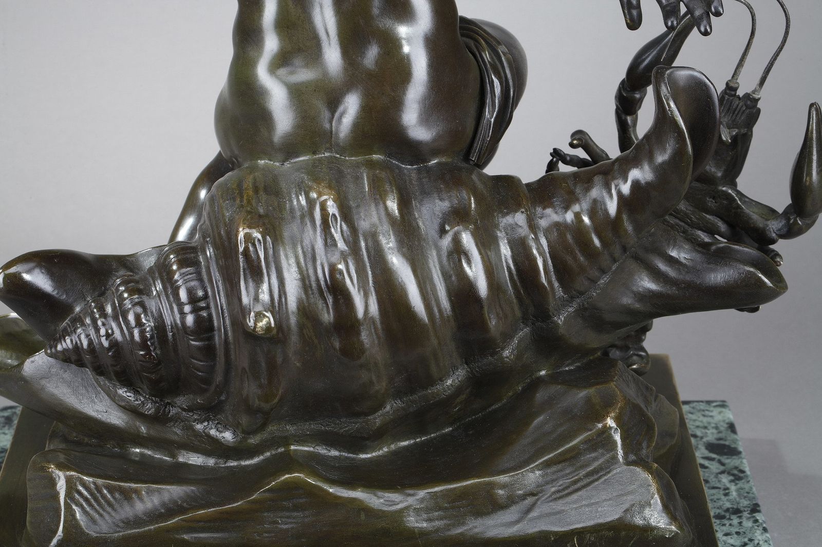 photo buy Sculpture en bronze « Child Pinched By A Crayfish », d'après Jean Baptiste Pigalle, XIXe siècle