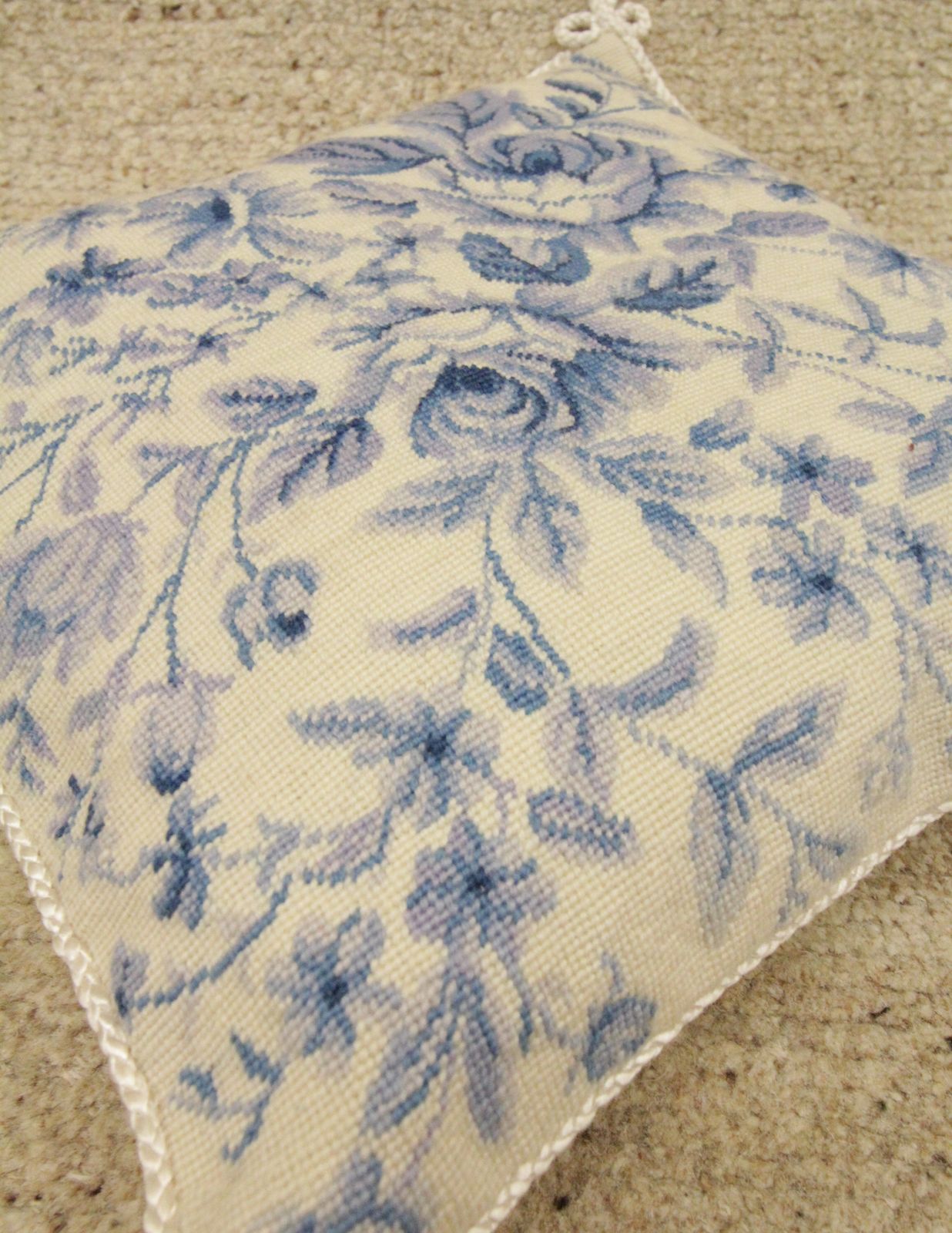 Set Of 4 Hand Embroidered Pillow Case Floral Cushion Covers 35x35cm photo Textiles