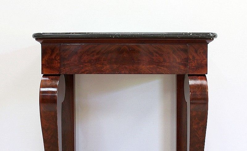 photo furniture Small Console In Burl Mahogany Veneer From Cuba, Restoration Period Early 19th Century
