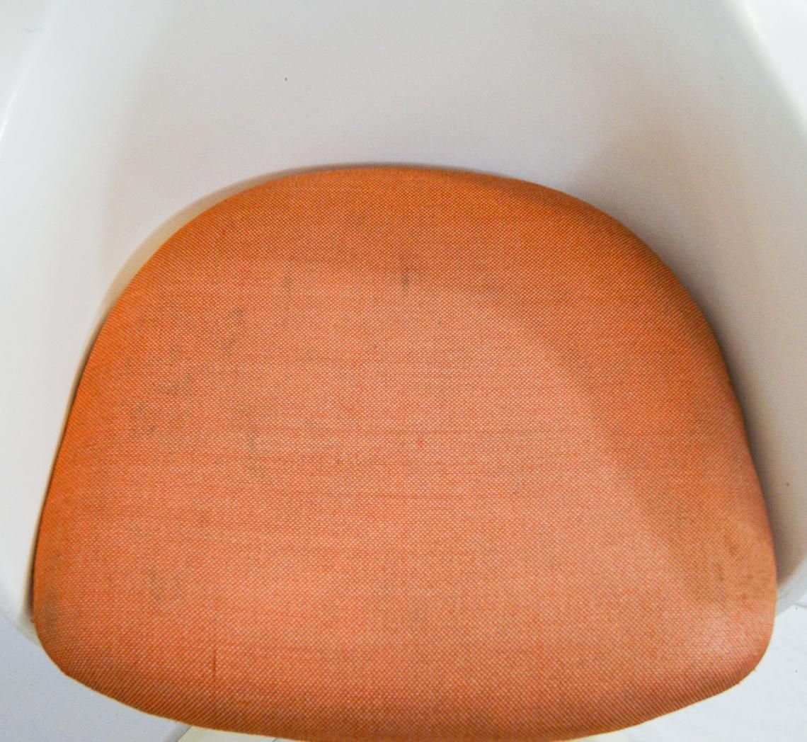 photo furniture Maurice Burke For Arkana Set Of 4 Fibreglass Swivel Armchairs