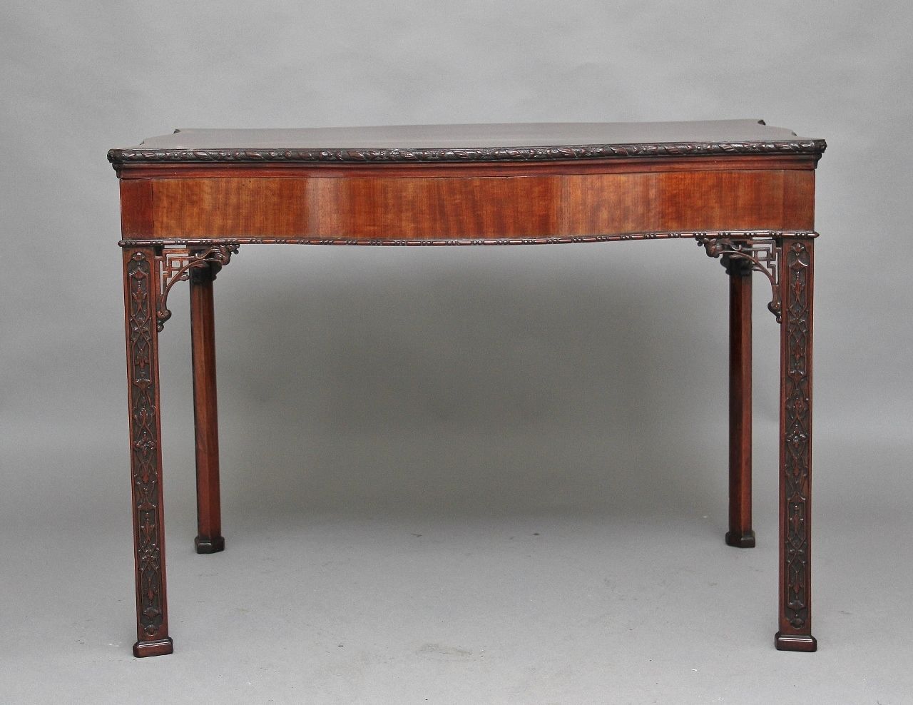 Early 20th Century Mahogany Center Table photo furniture