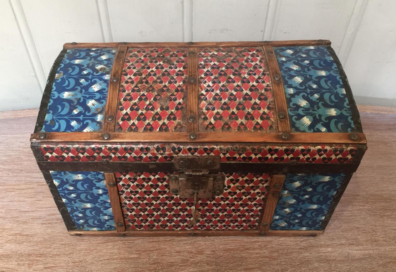 Colonial Dome Top Tin Casket, 1910s photo 195.0