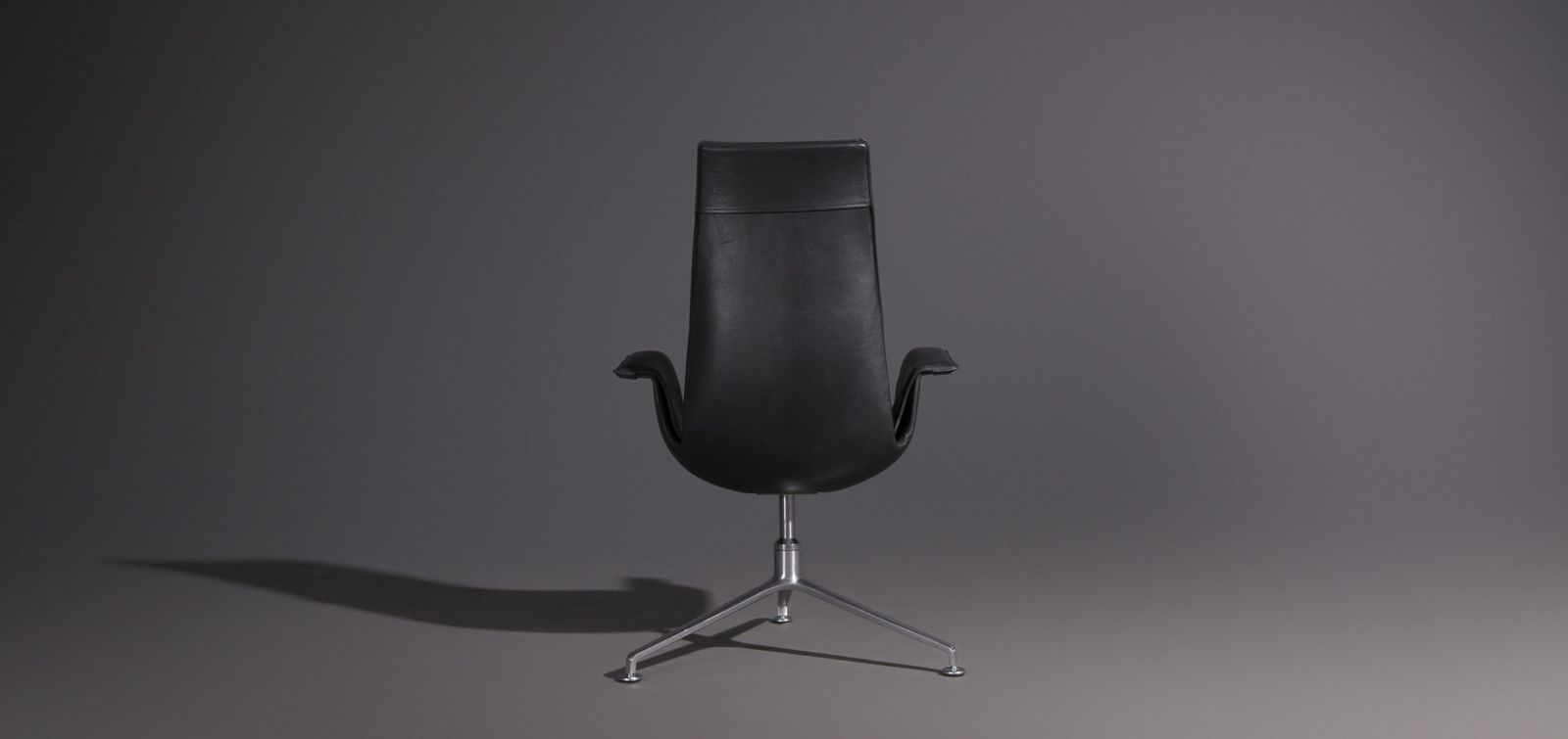 photo furniture Tulip Armchair Van Jørgen Kastholm & Preben Fabricius