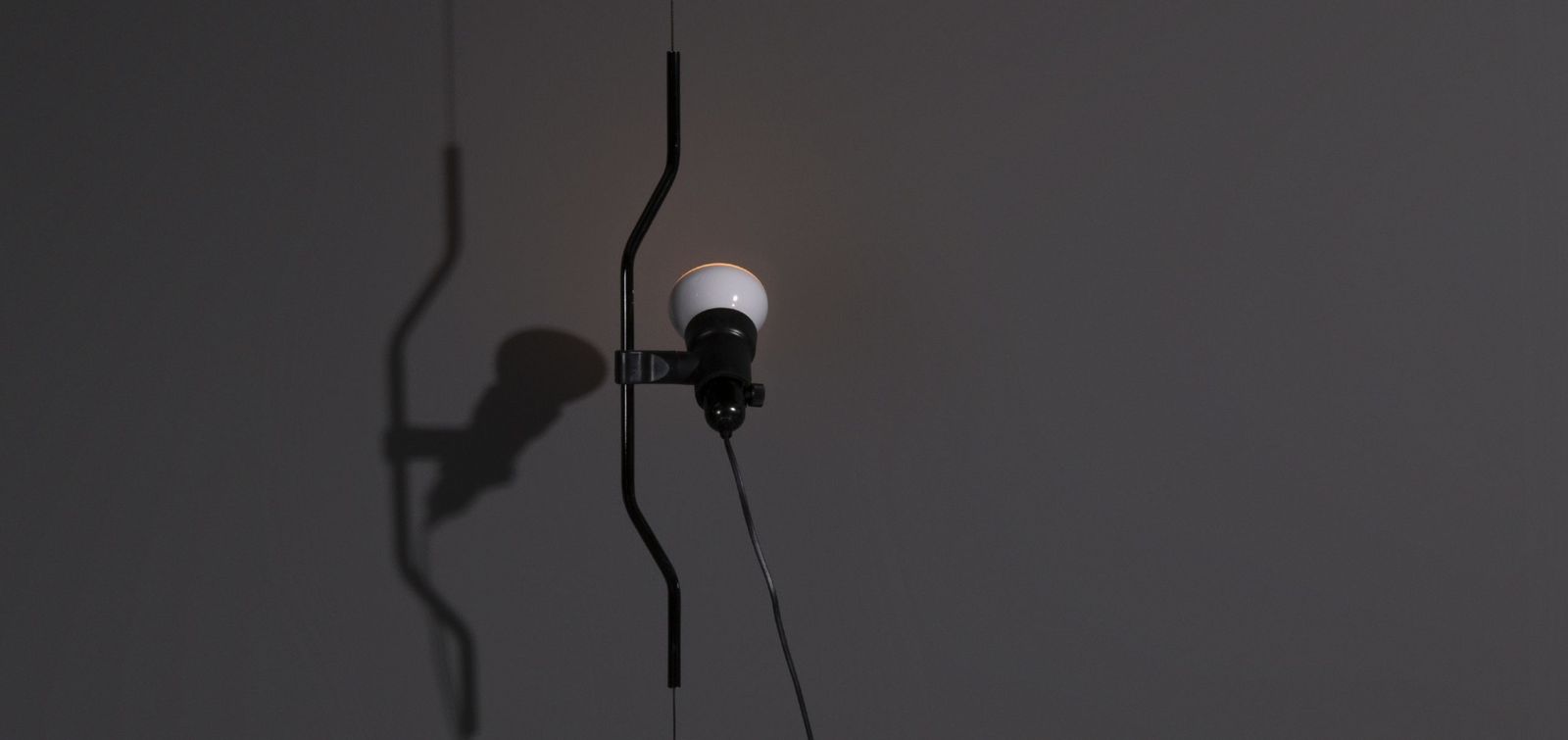 photo furniture Parentesi Hanglamp Van Flos Met Dimmer