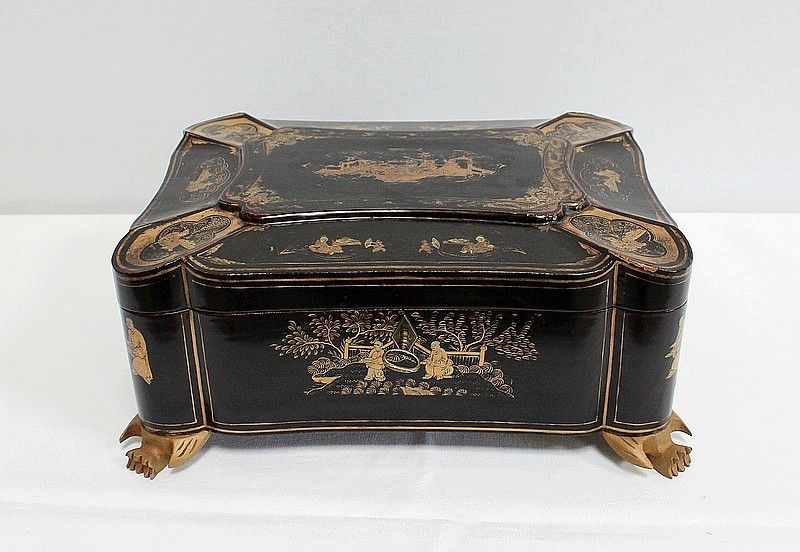 Important Asian Black Lacquered Wood Box, Napoleon III Period Mid 19th Century