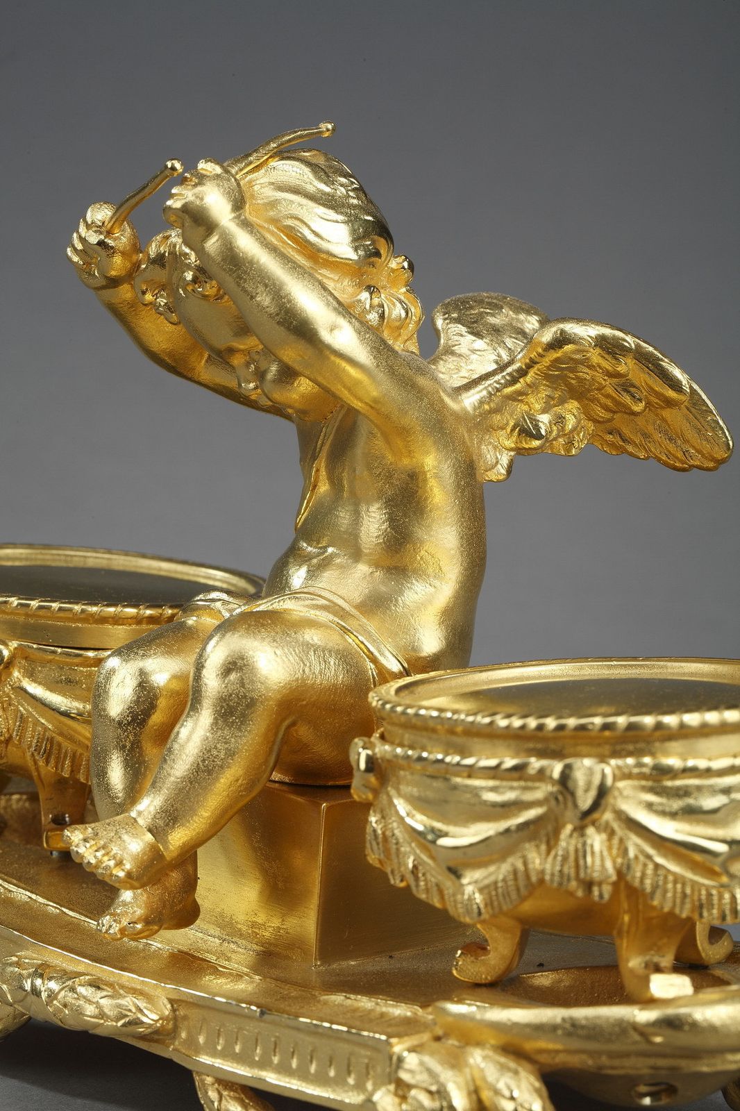 photo for sale Encrier en bronze doré « L'amour Timbalier », de style Louis XVI