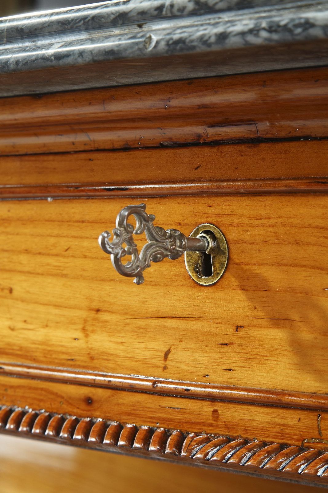 photo vintage Grande console en bois de cerisier, XIXe siècle
