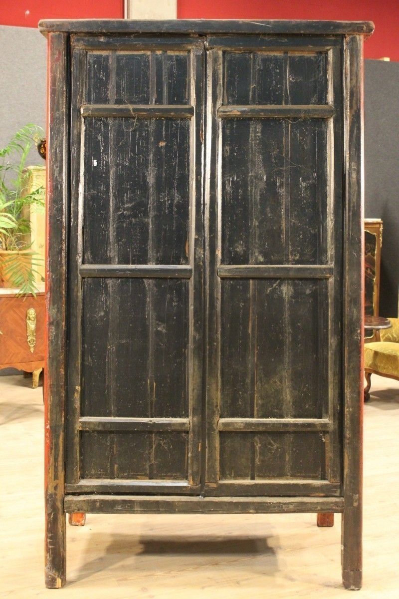 Chinese Wardrobe In Lacquered Wood photo 2996.0