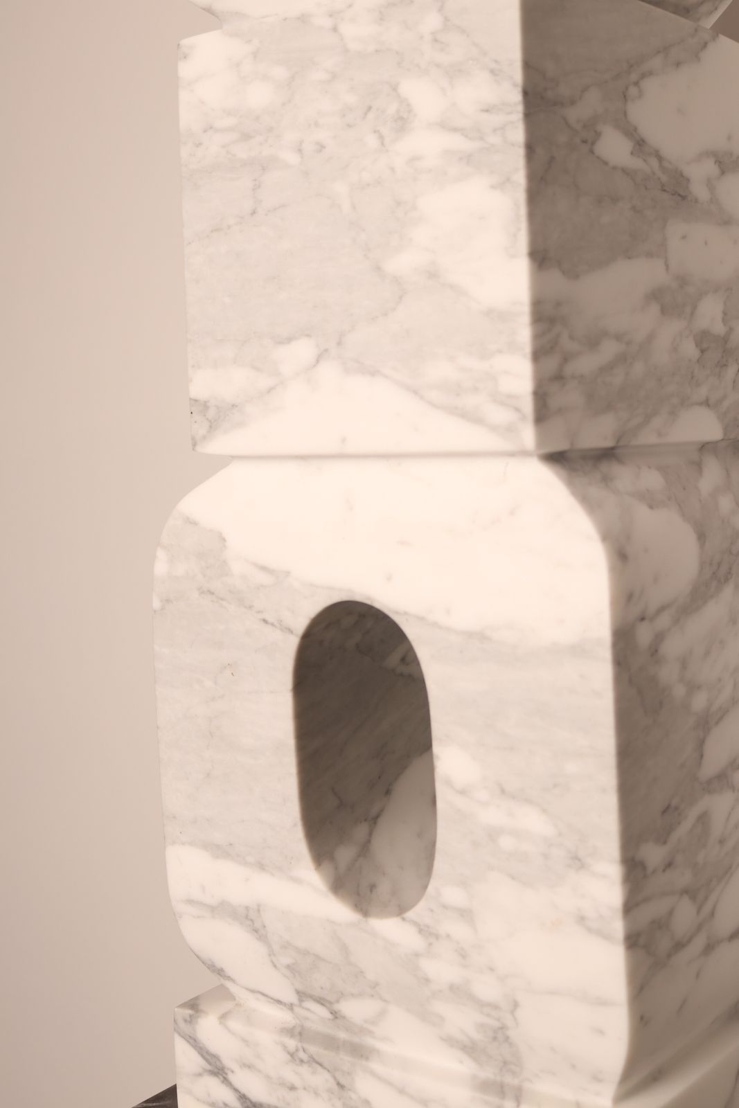 photo vintage Unique Handmade Sculpture In White Marble 'Totem' By Belgian Sculptor Lieven Debrabandere