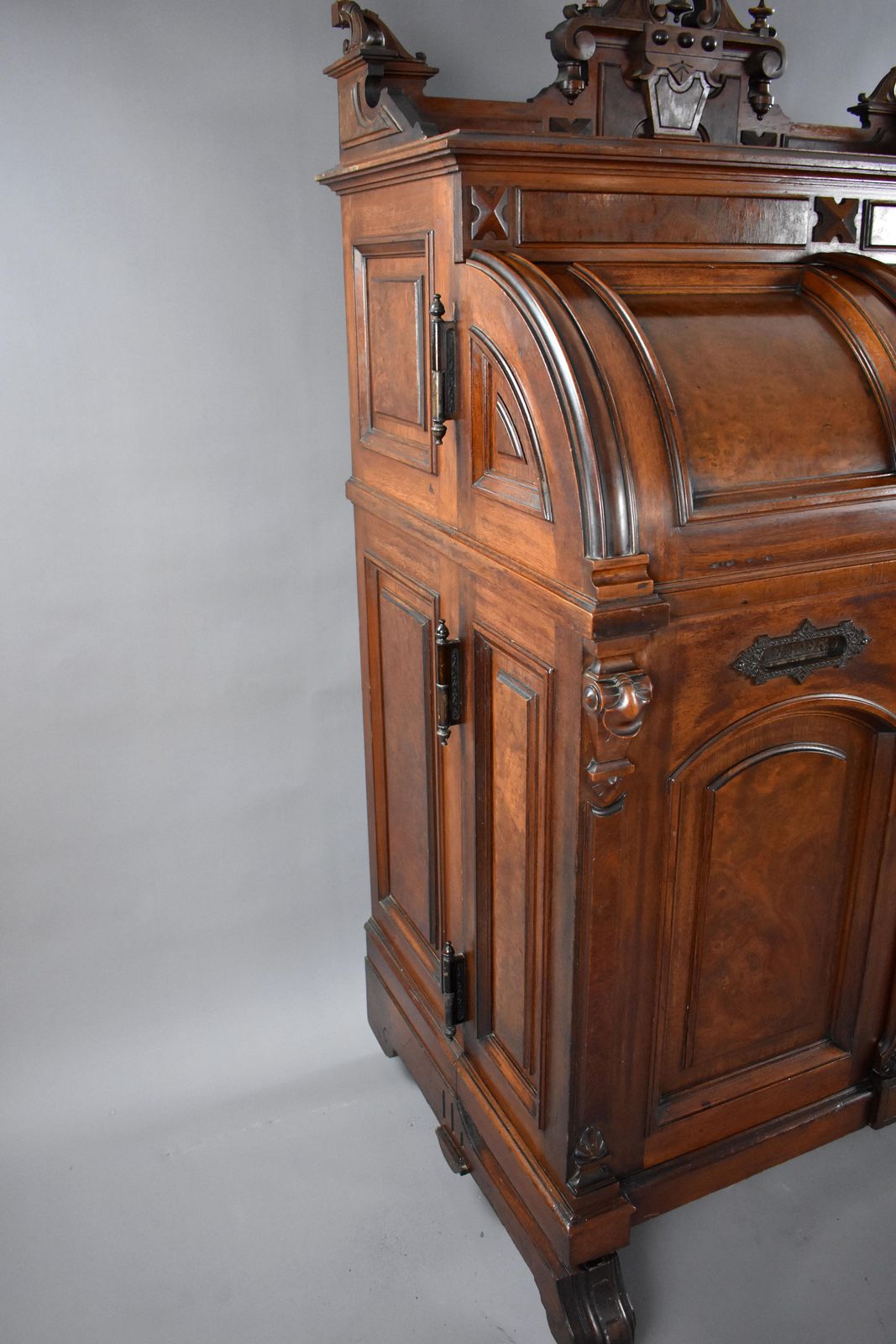 photo vinterior 19th Century American Walnut "Wells Fargo" Desk By Wooton Desk. Co