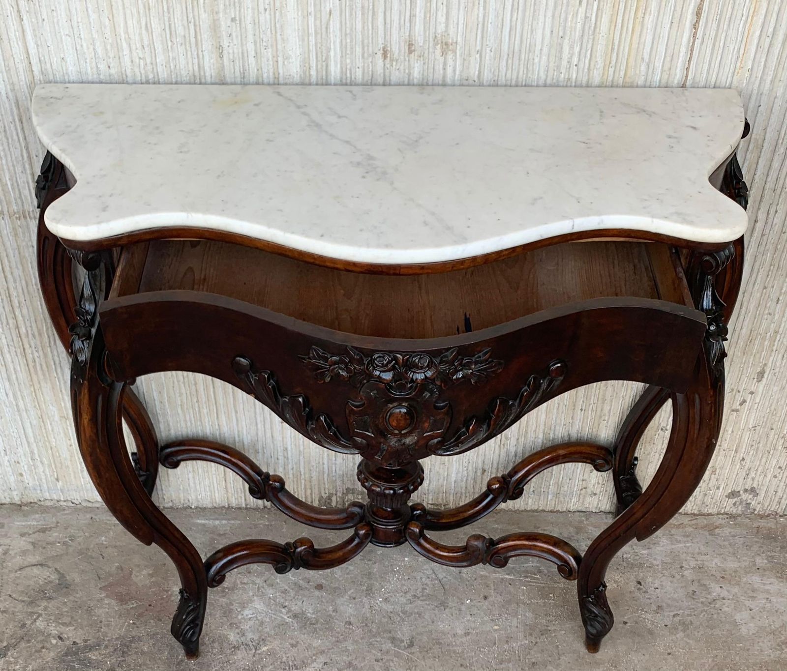 Console de style Régence en noyer sculpté, plateau en marbre, XIXe siècle photo vinterior