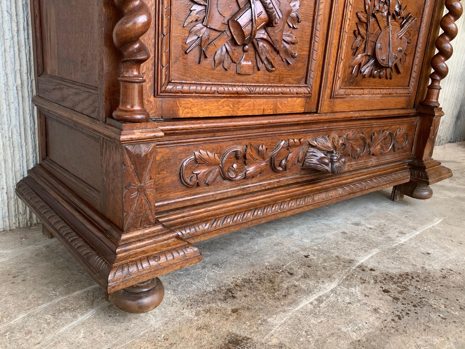 photo vintage Antique French Carved Oak Vitrine Cabinet Bookcase Barley Twist Renaissance