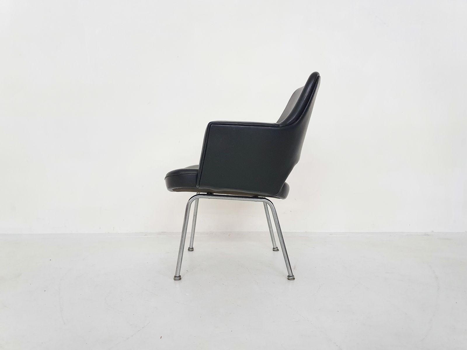 Theo Tempelman Voor Ap Originals Clubfauteuil, Nederland, Ca. Jaren 1960 photo Meubels