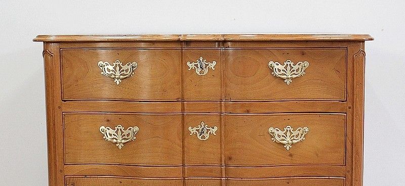 10572.95 Port Nantaise Commode In Yellow Mahogany, Louis XV Period   18th Century photo