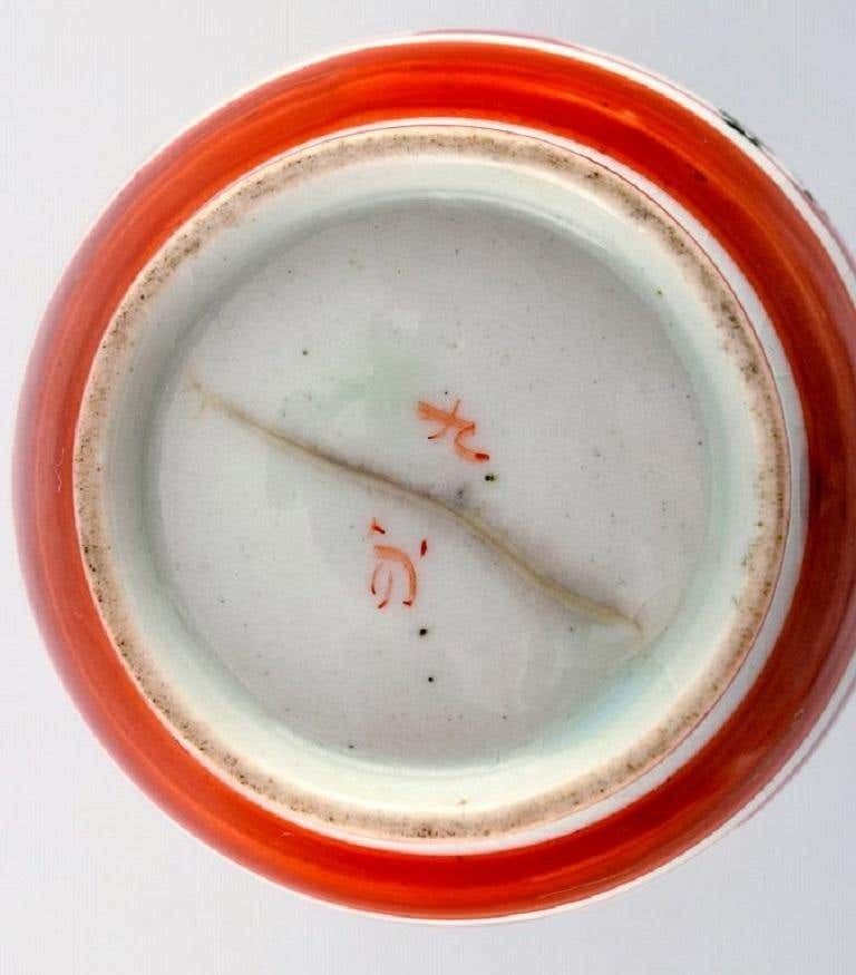 Antique Chinese Long Necked Vase In Hand Painted Porcelain, 19th Century photo vinterior