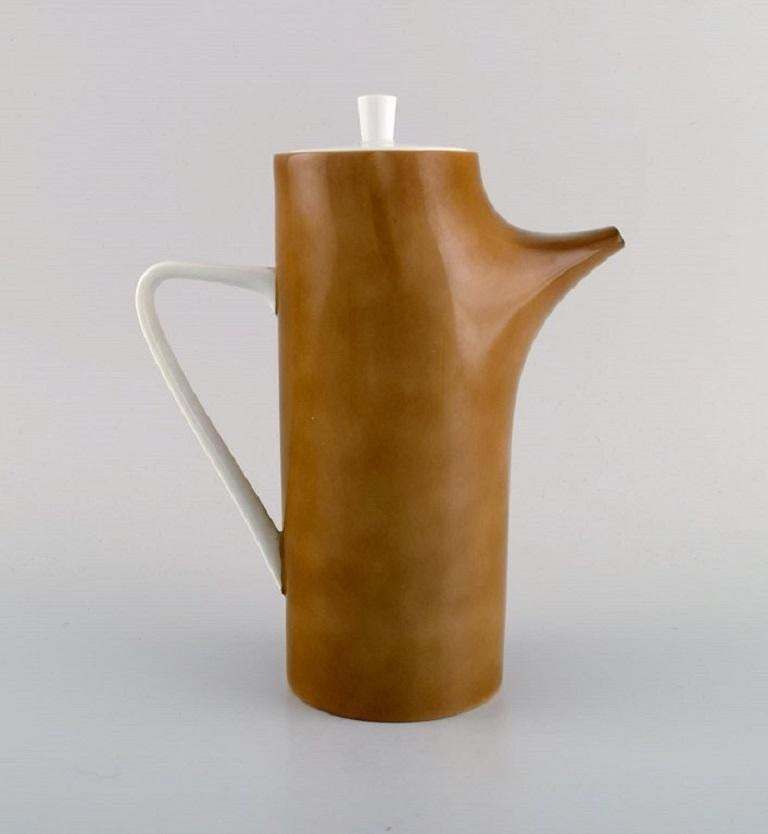 Kenji Fujita For Tackett Associates, Modernist Coffee Pot In Porcelain photo vinterior
