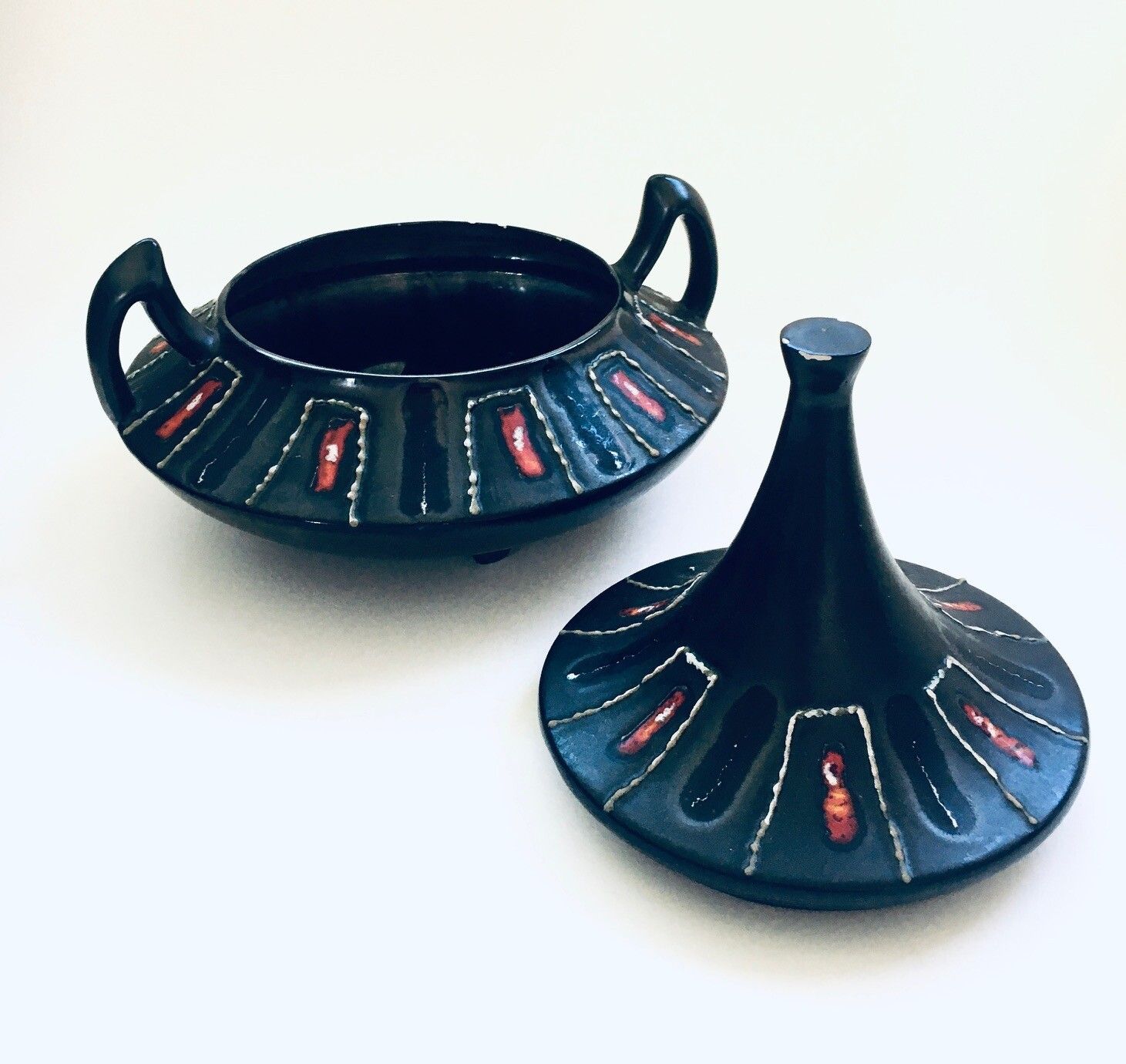 79.36 Mid Century Italiaans Design Keramische Schaal Met Deksel, Zwart En Lavaglazuur, Italië Ca. Jaren 1960 photo