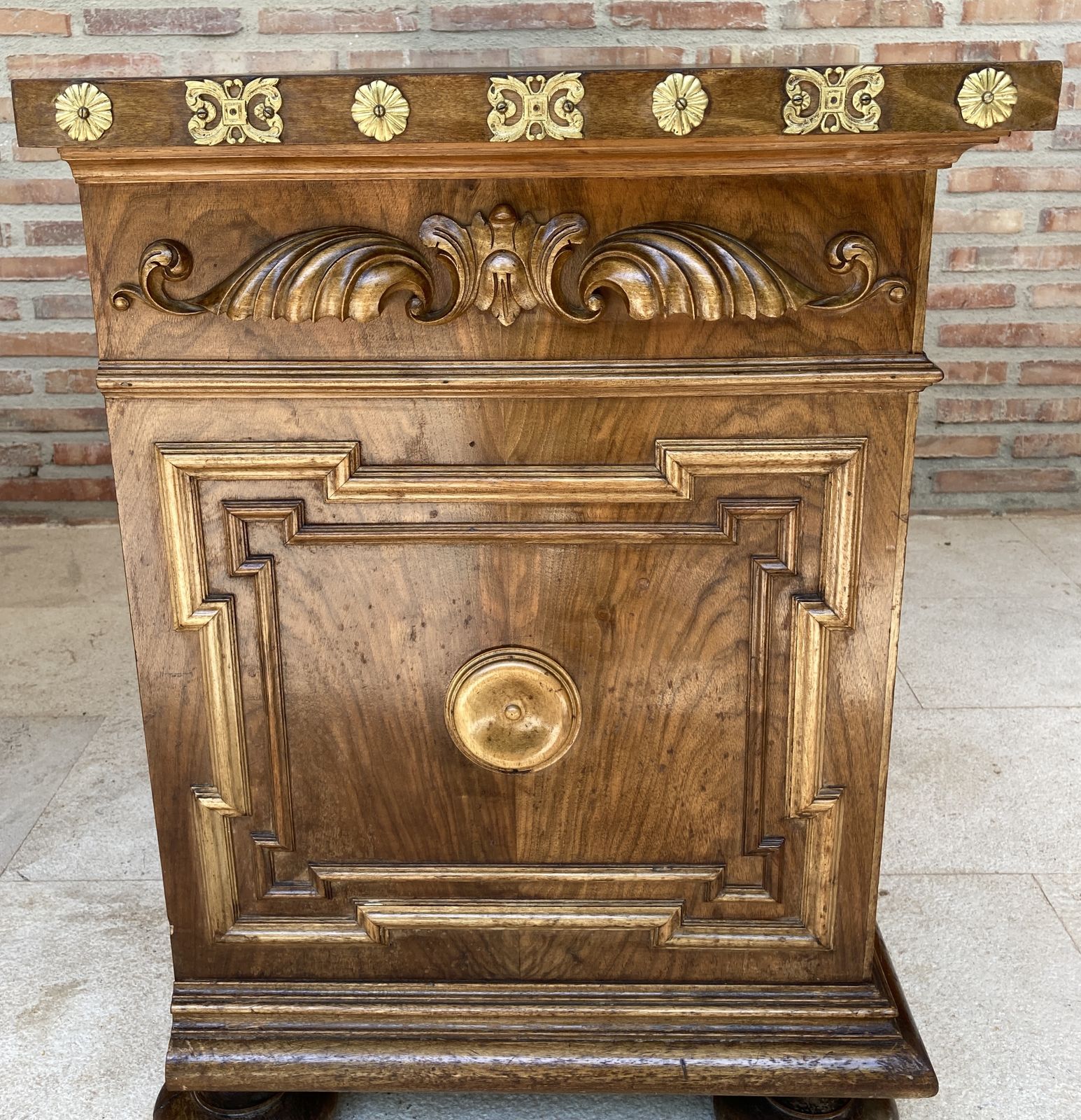photo furniture Mid 20th  Century Carved Wooden Sideboard With Two Drawers On The Waist And A Lower Door With Gilt Bronze Applications On Lentil Legs
