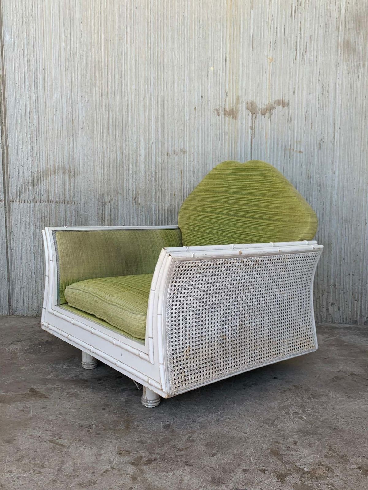 Paire de fauteuils Hollywood Regency en faux bambou, dossier en cannage photo 2272.0