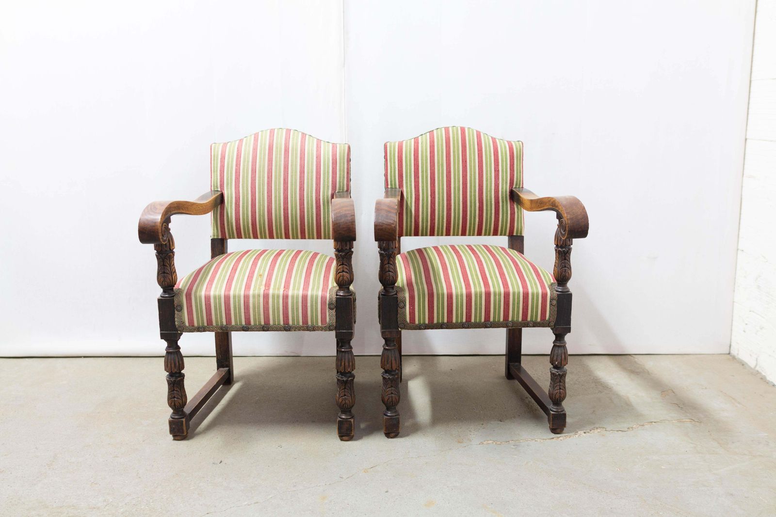 Paire de fauteuils espagnols en châtaignier, mid-century photo furniture