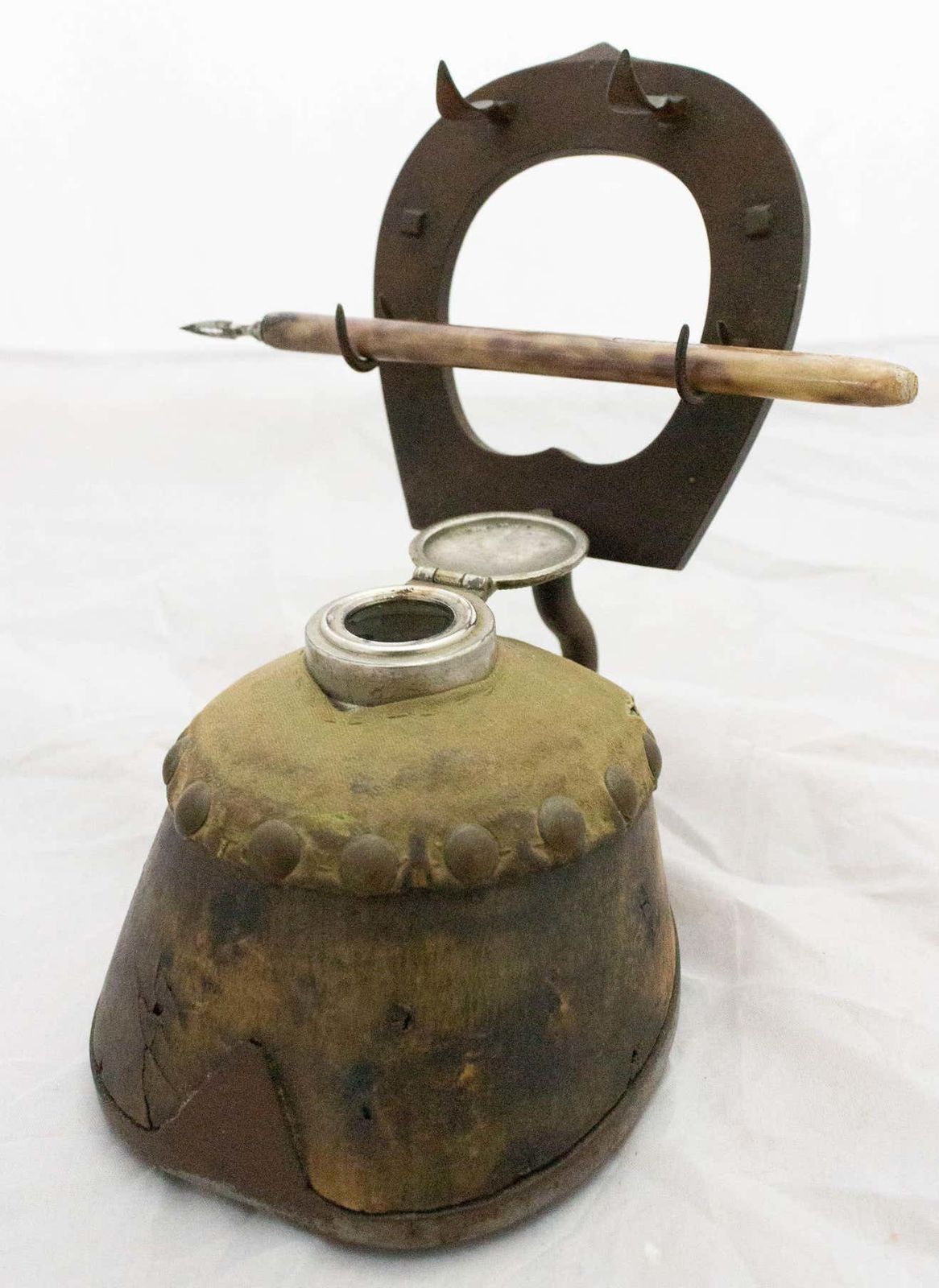 French Mounted Horse Hoof Inkwell And Pen Holder, Late 19th Century photo vinterior