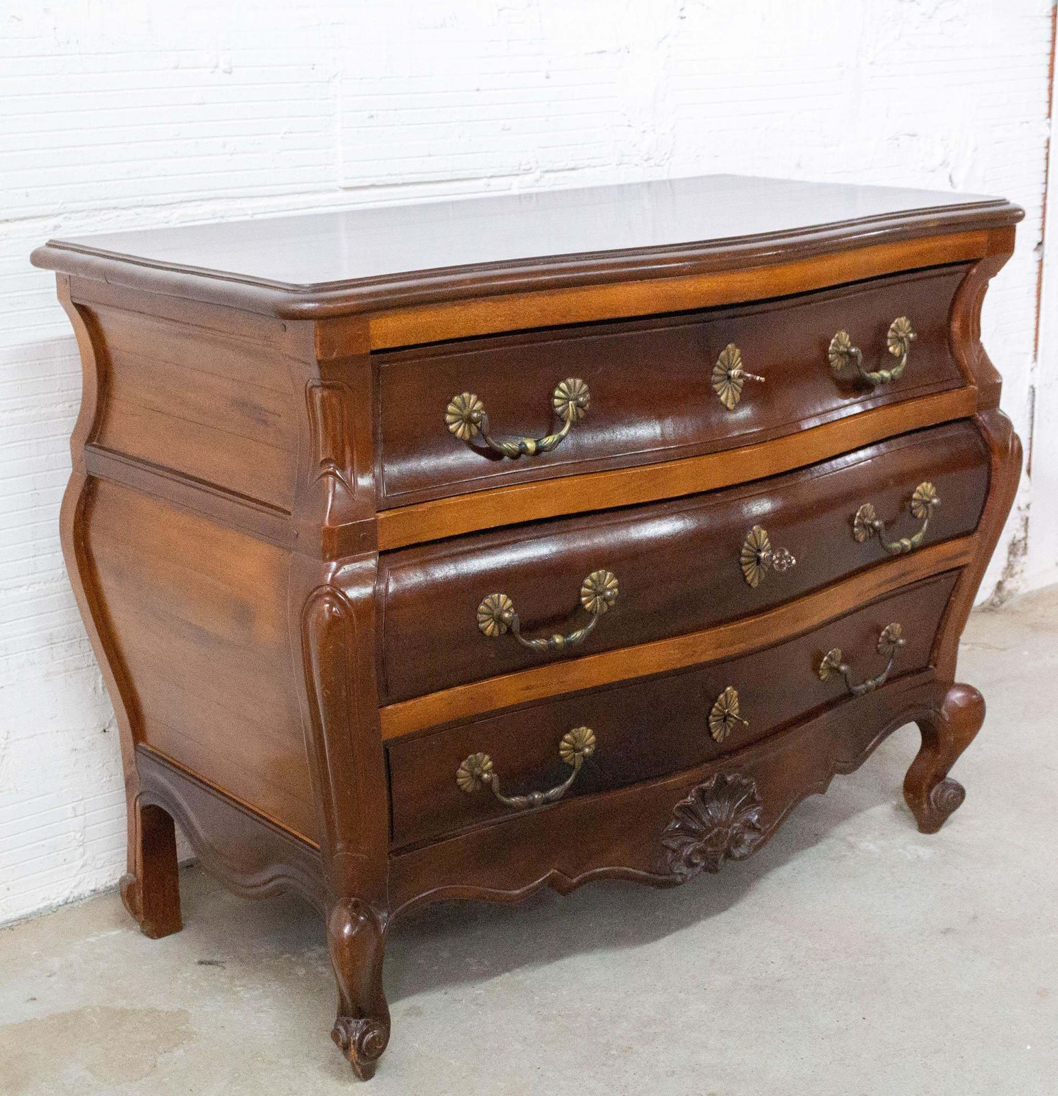 Commode de style Louis XV en iroko, mid-century photo furniture