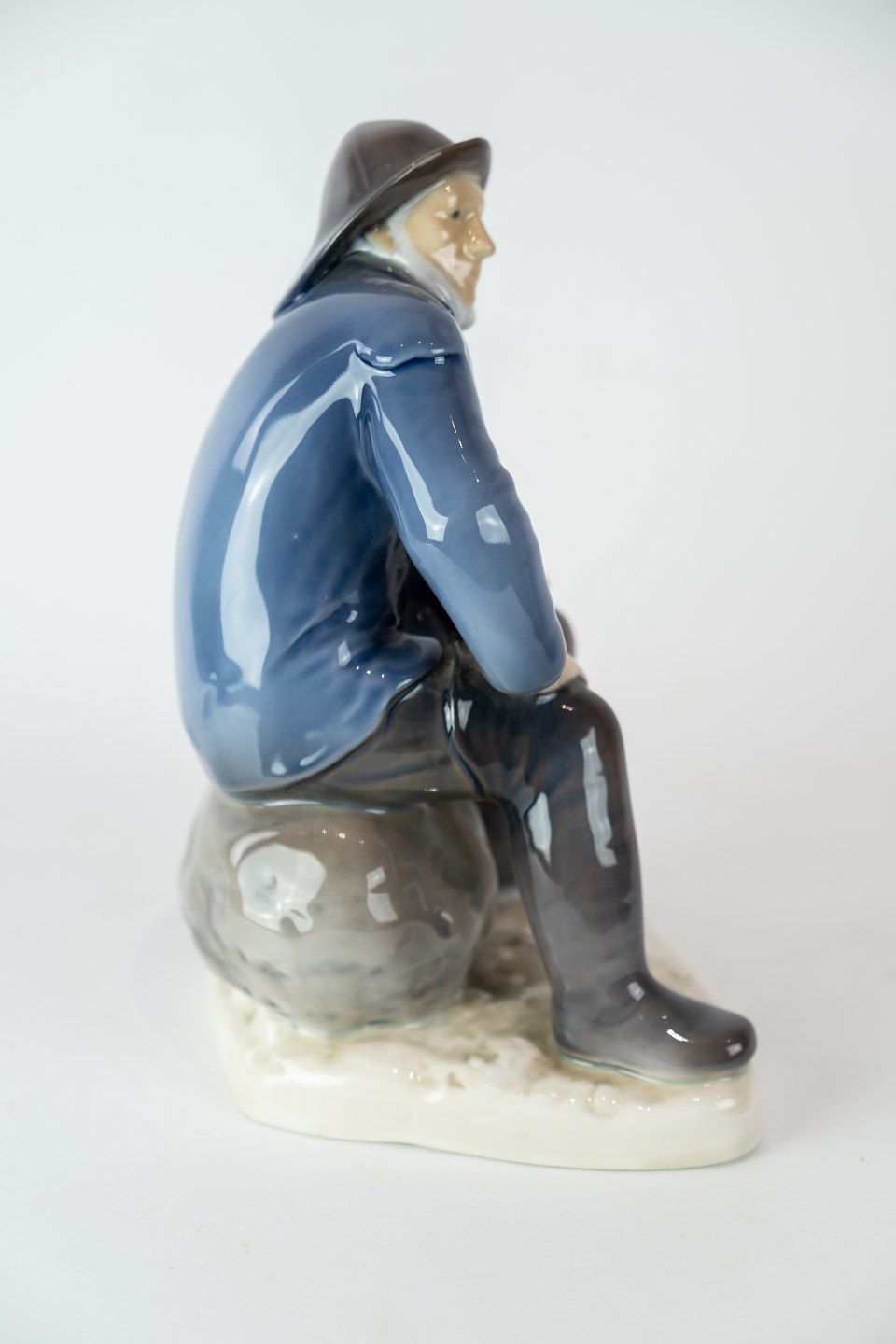 Porcelain Figure Of The Old Fisherman From Skagen, No.: 2370, By Bing And Grøndahl. photo Art
