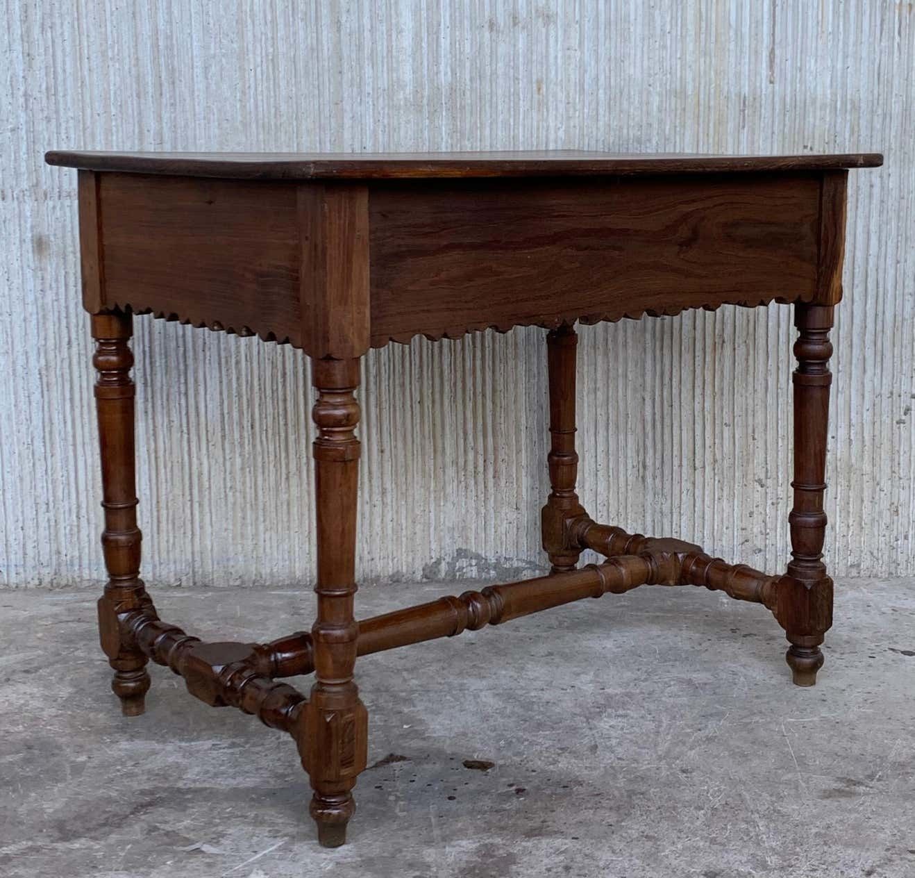 Bureau de ferme espagnol Mobila en pin, début du XXe siècle, table d'appoint ou billot de boucher photo 3948.0