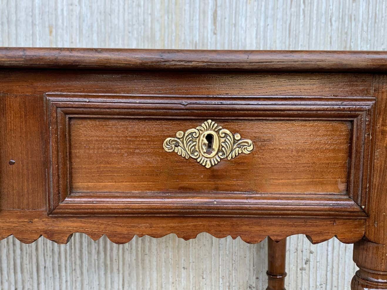 Mobilier Bureau de ferme espagnol Mobila en pin, début du XXe siècle, table d'appoint ou billot de boucher photo