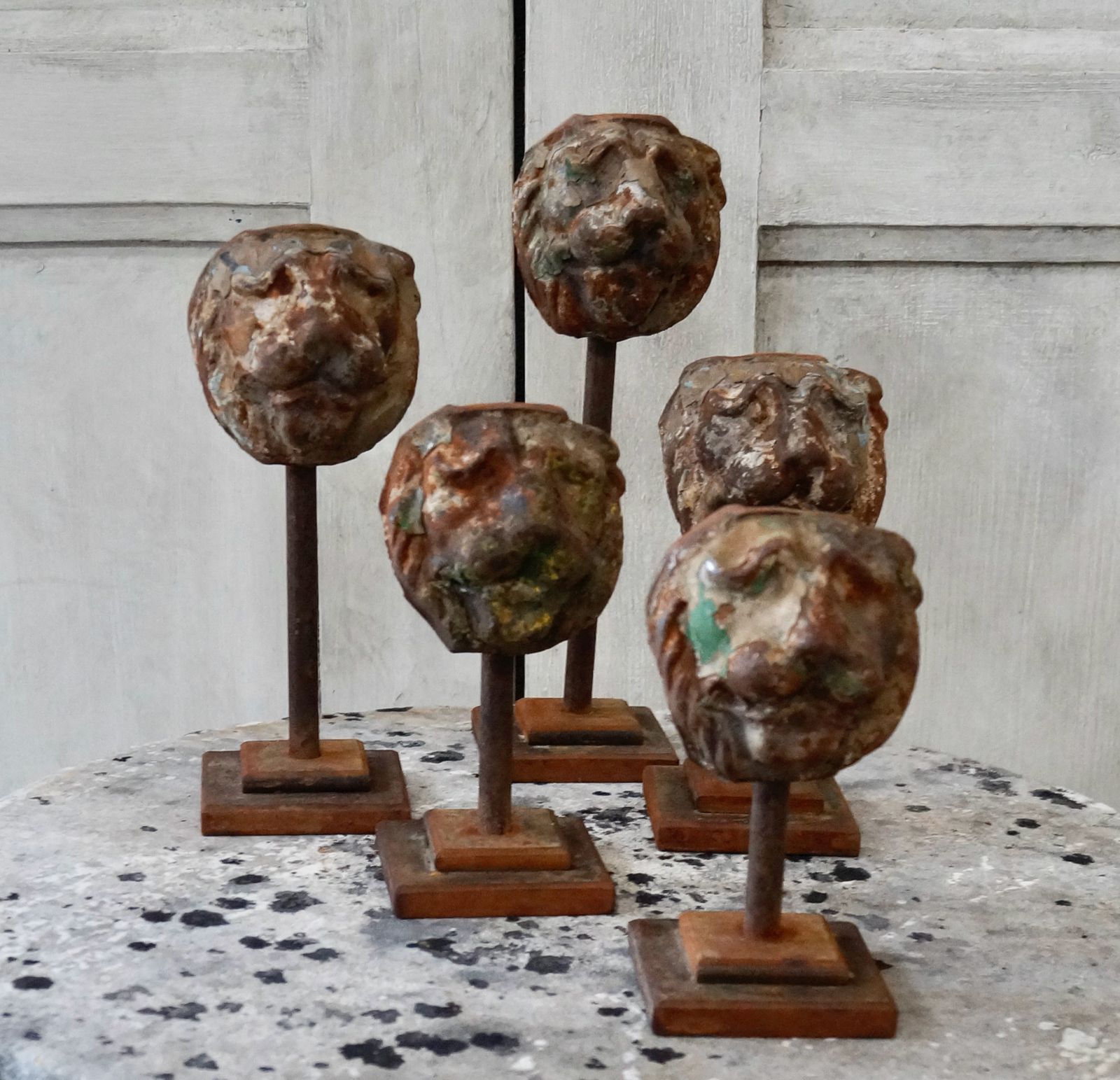 Georgian Cast Iron Lion Mask On Stand photo vinterior