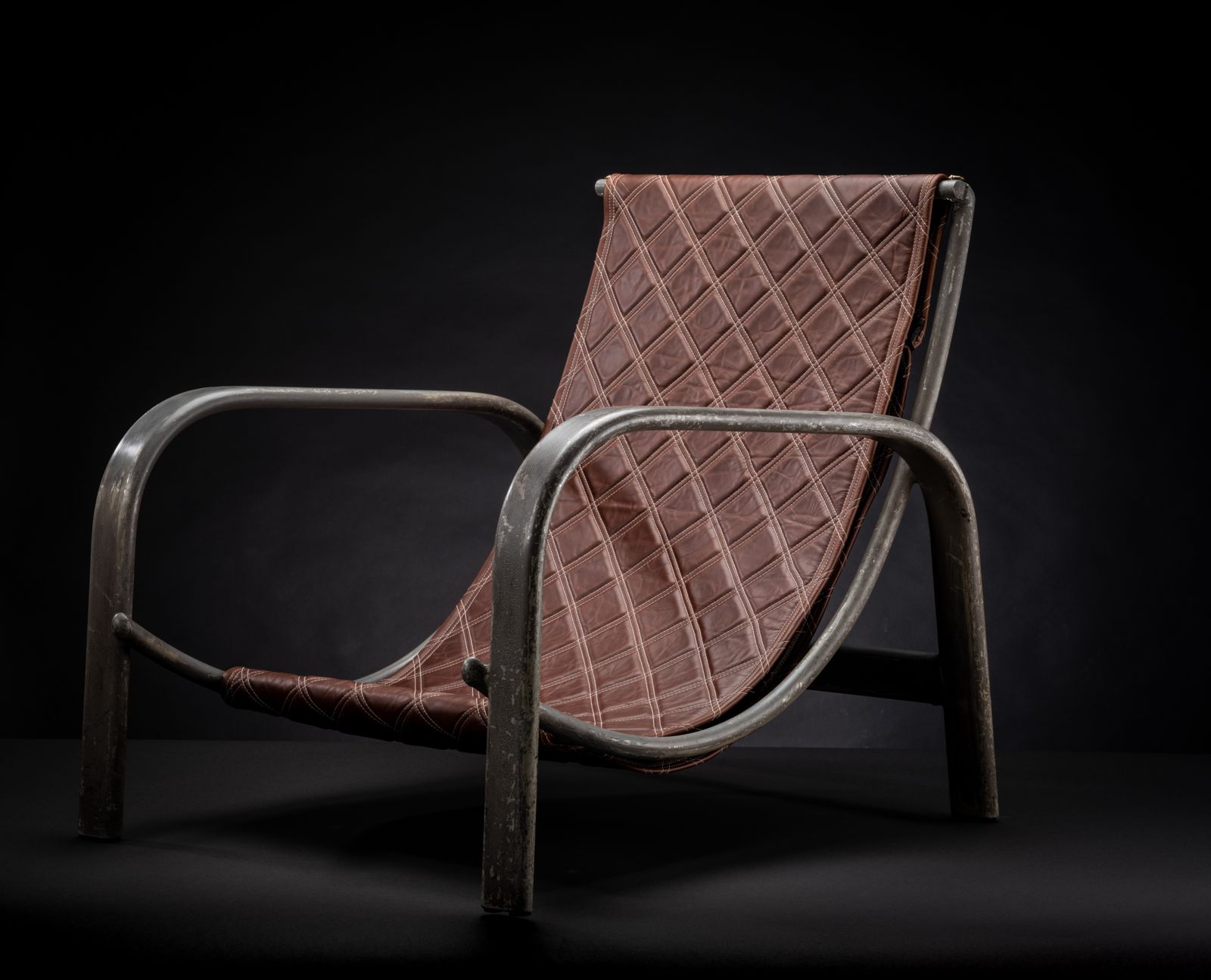 photo vintage The One Of A Kind World War One 'Blimp' Airframe Leather Sling Chair, Made From An Original 1917 Airship Frame With Incredible Provenance..