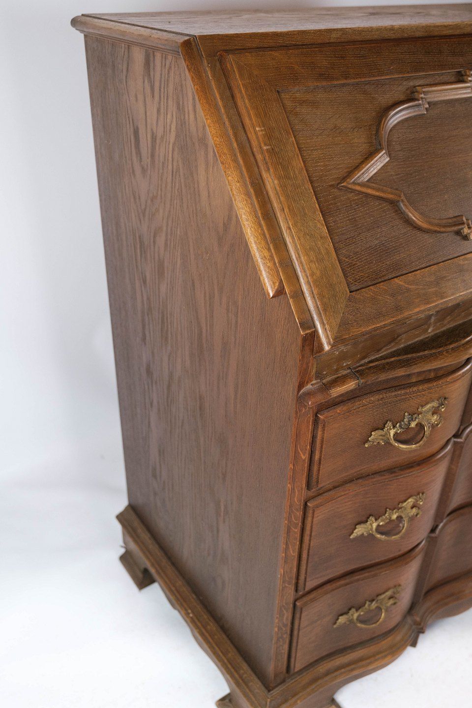photo furniture Chatol Of Dark Oak, From The 1940s.